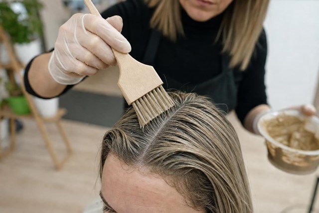 Reinventa tus canas con la coloración vegetal y orgánica en Pontevedra - Imagen 1
