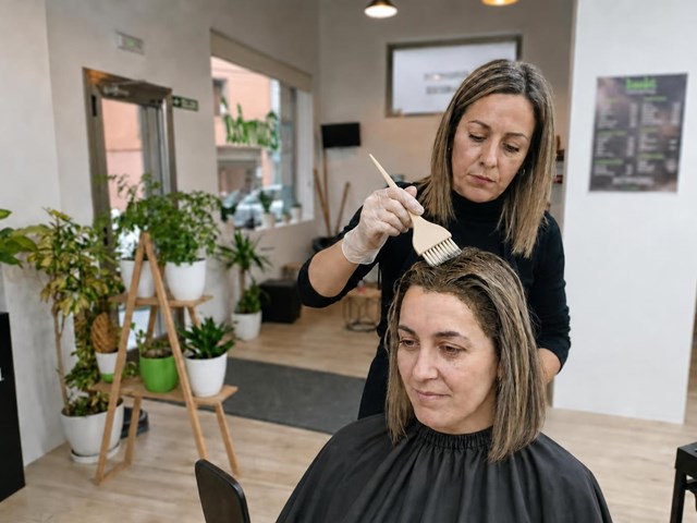 Reinventa tus canas con la coloración vegetal y orgánica en Pontevedra